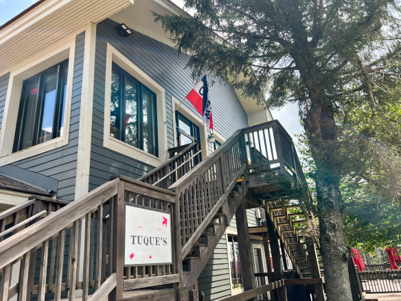 Tuque's Bar and Grill